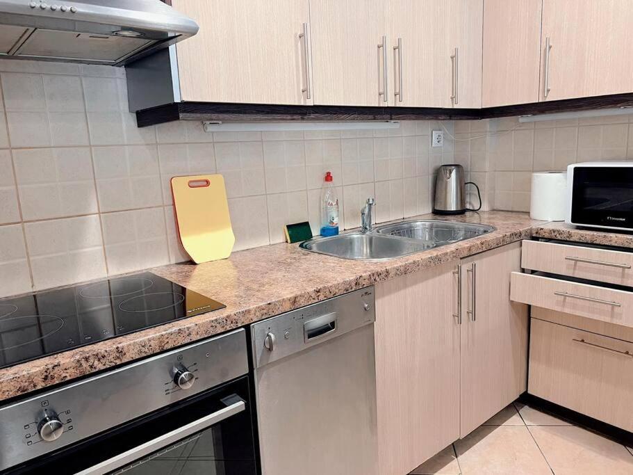 Charming 2Bedroom Apartment With Parking Athen Eksteriør billede